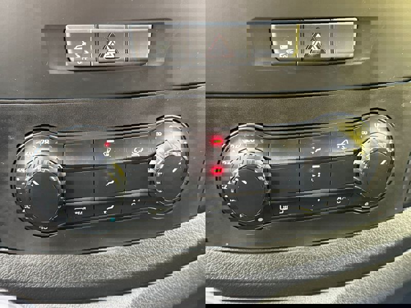 Image Mercedes-Benz VITO 114 2.2D 136 BlueTEC Tourer PRO Long 9 places GPS Attelage Bluetooth Régul Clim  Gtie 1 an 